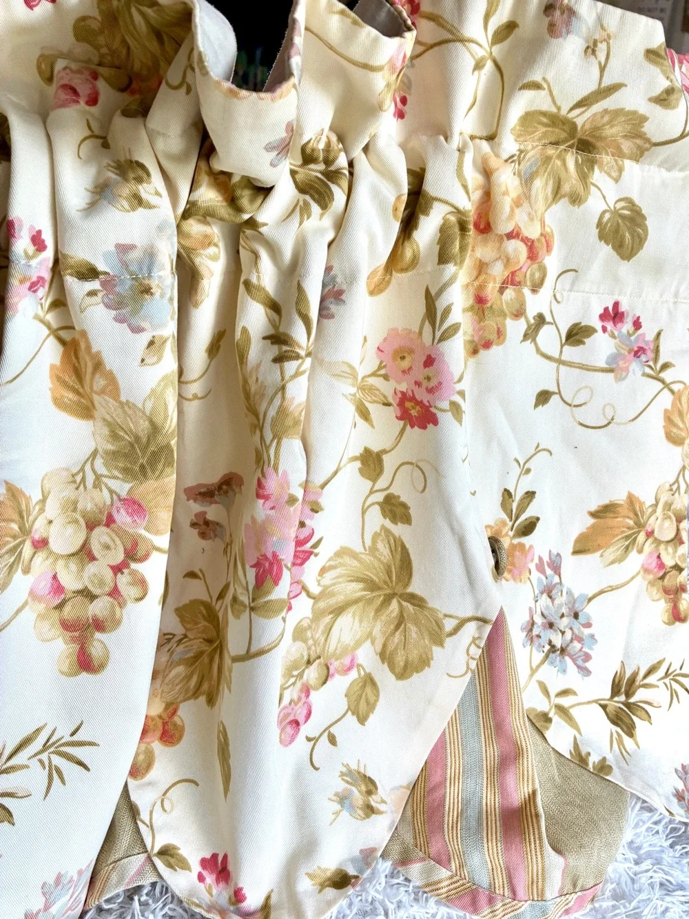 Vintage Waverly home classic Napoli cameo Scalloped Valance in Cream with pink